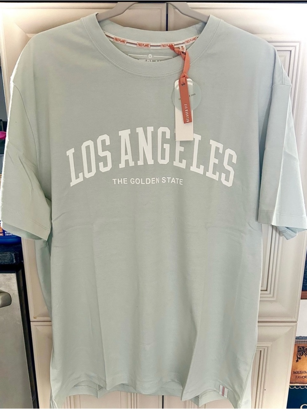 Men’s FREE PLANET Graphic tee-Los Angeles shirt size MEDIUM NWT